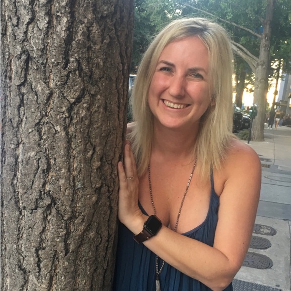Meet your Posher, Melissa - Picture 1 of 1